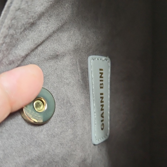 Gianni Bini, Chocolate Brown W/snakeskin panel purse, with gold hardware. - Picture 10 of 11